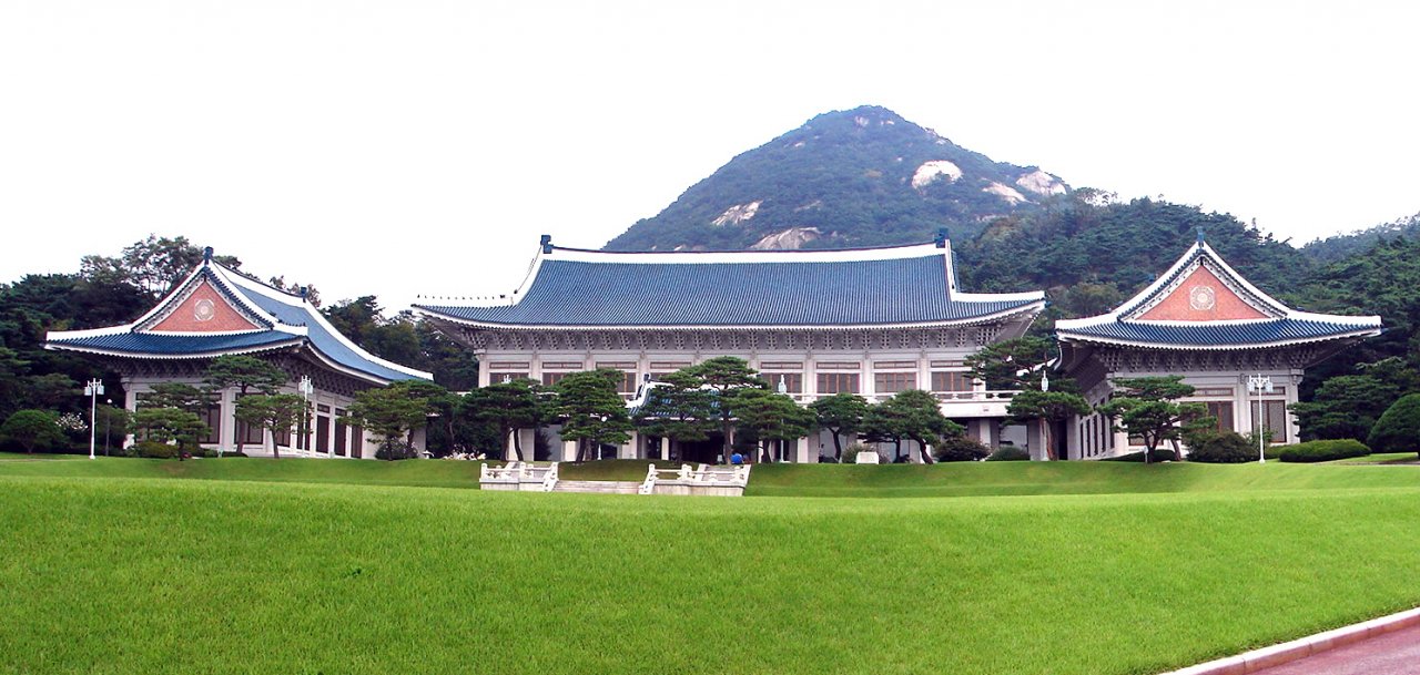 青瓦台遭檢方搜查 文在寅政府成立來首次