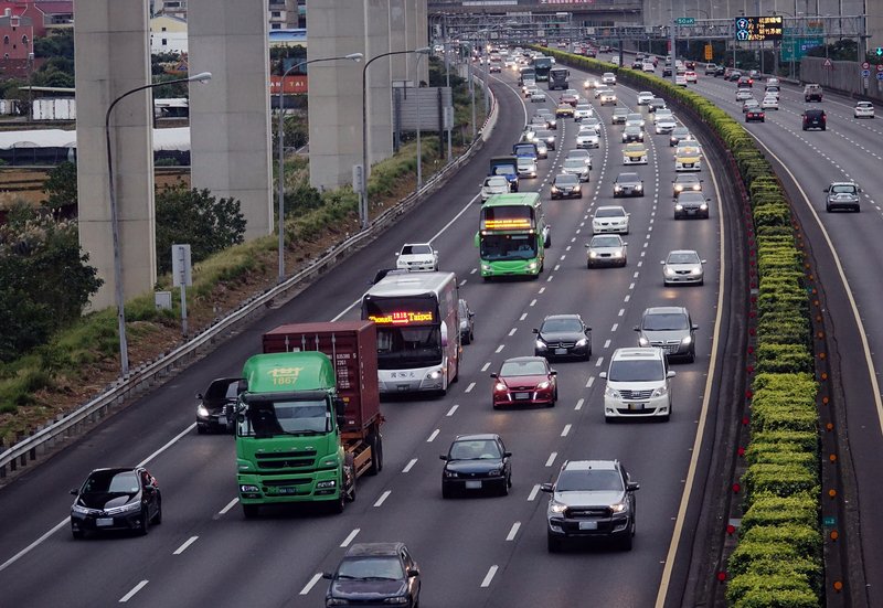 小年夜國道順暢 車速60至80公里