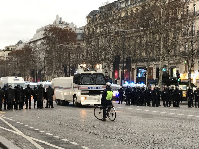法國第9波黃背心示威抗議&nbsp; 人數增暴力減