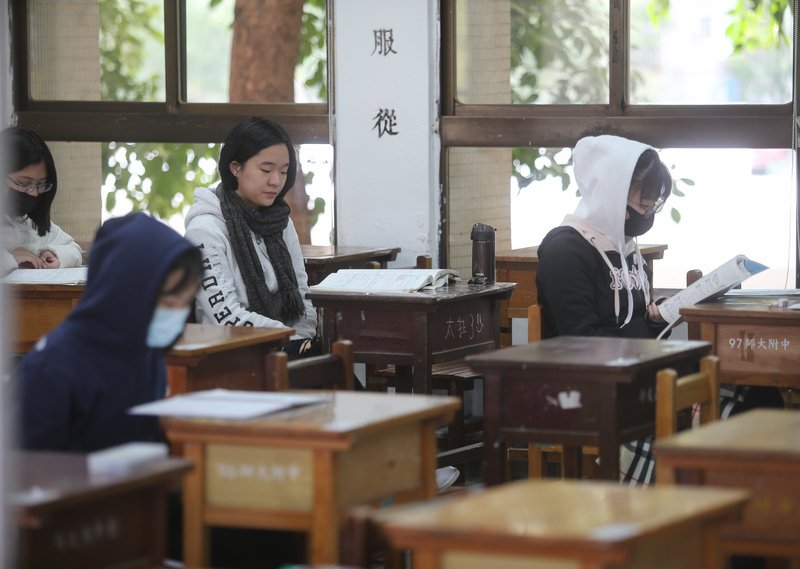 學測自然取材生活化 電腦圍棋泡麵成分空污入題