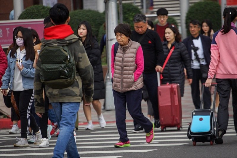 冷氣團減弱 北台高溫逾20度西半部溫差大