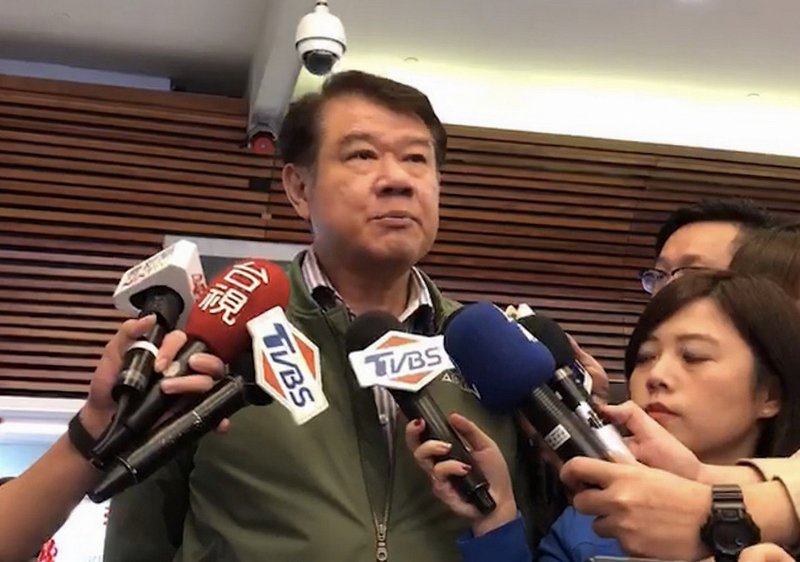 機師罷工 何煖軒籲坐下來談