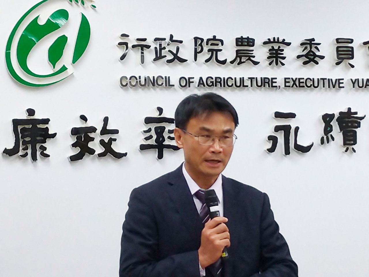 香蕉收購低於行情？ 陳吉仲赴旗山查價
