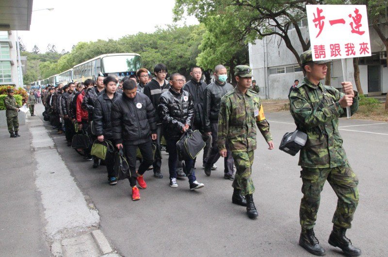 內政部：明年起1993年次前役男轉服替代役