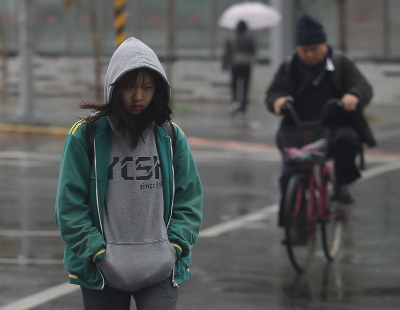 冷氣團報到 氣溫溜滑梯北台灣最低14度