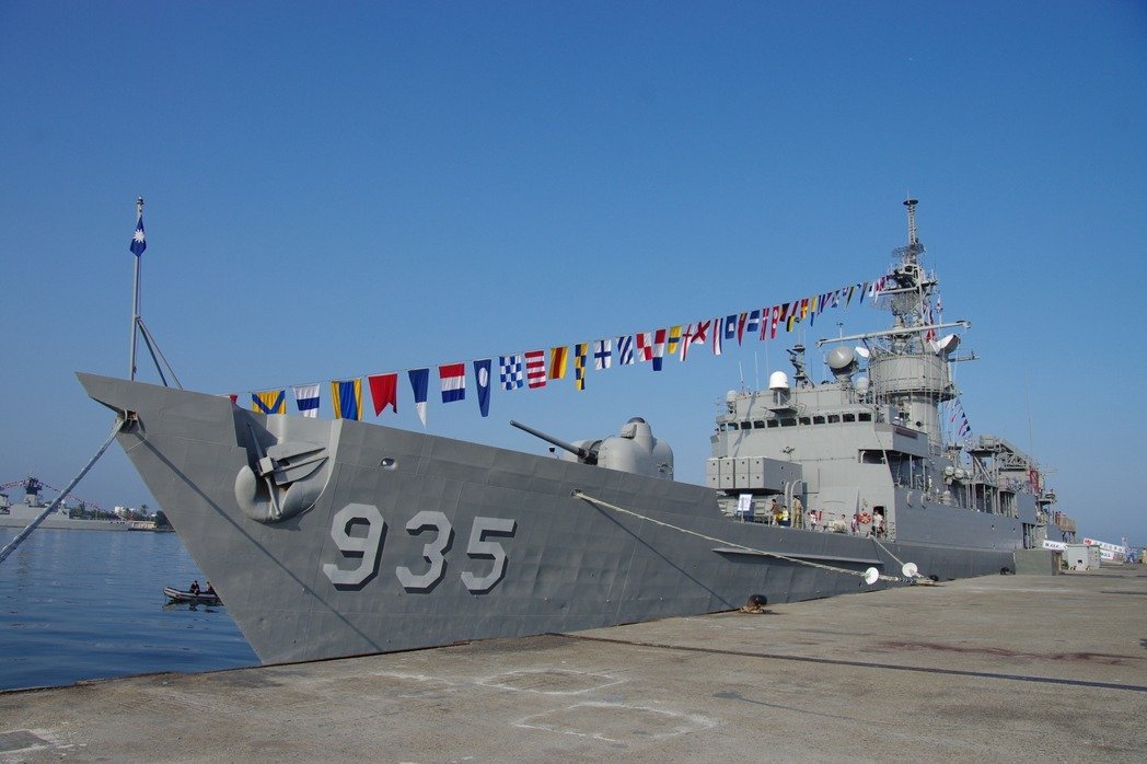 蘭陽軍艦冒煙 軍方：船底燒焊工程溫度過高引起