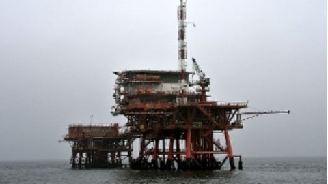 義國近海石油平台起重機倒塌 1死2傷