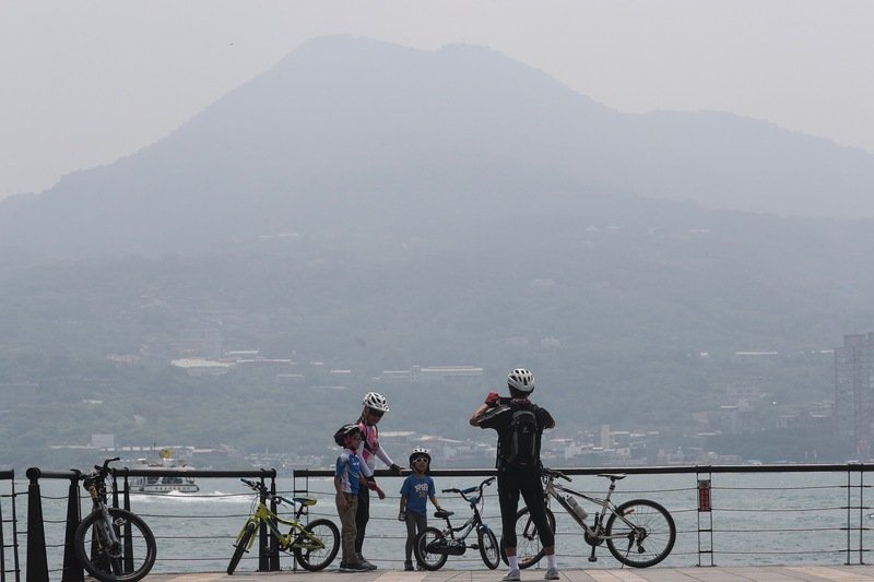 北台灣氣溫回升 東半部及山區局部雨