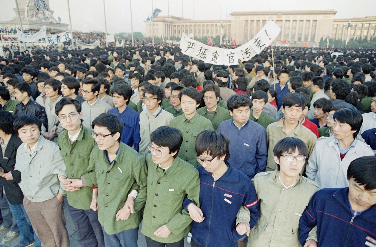 我的一九八九系列》跟在花圈後的學生一波接一波 胡耀邦逝世引爆學運狂潮