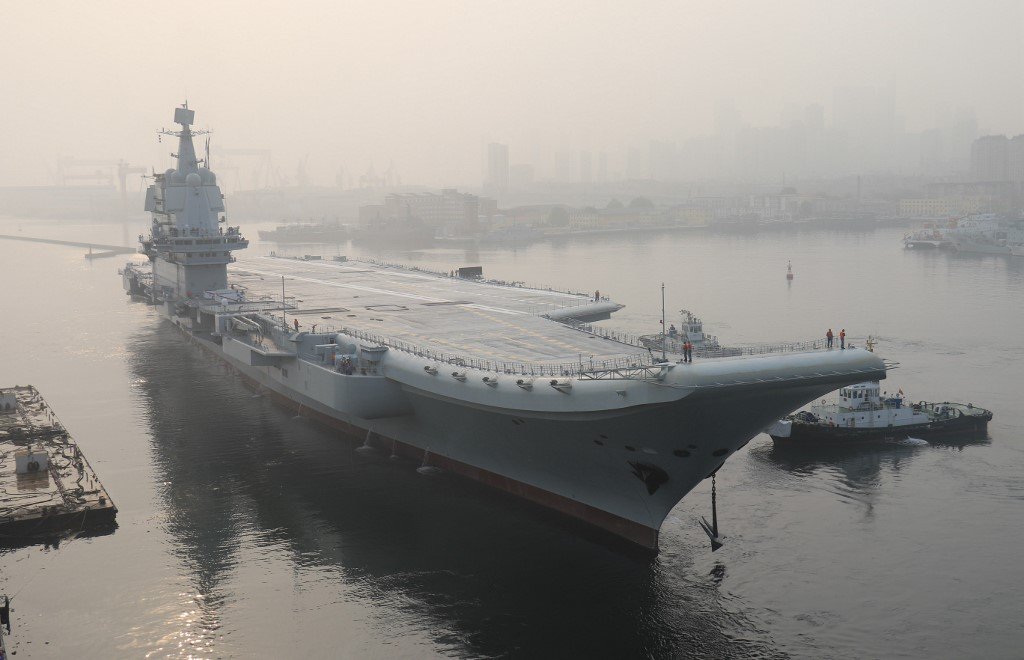 中國首艘國產航空母艦海試