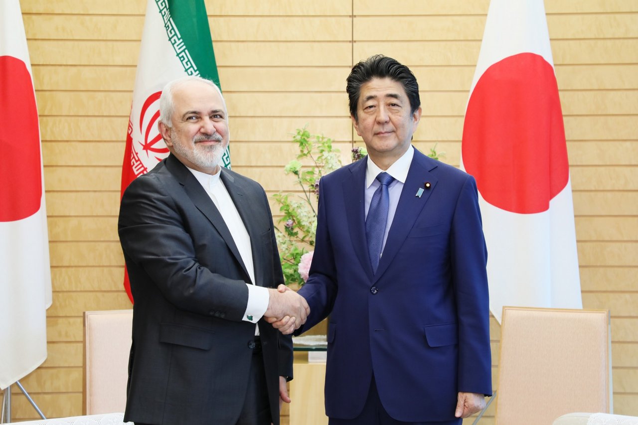 伊朗外長訪日 安倍盼伊朗繼續履行核子協議