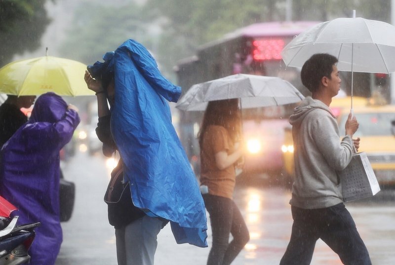 鋒面報到 氣象局發布豪雨特報