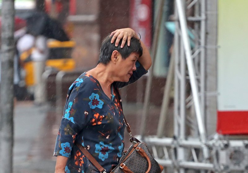 降雨趨緩 北東轉涼 明氣溫回升