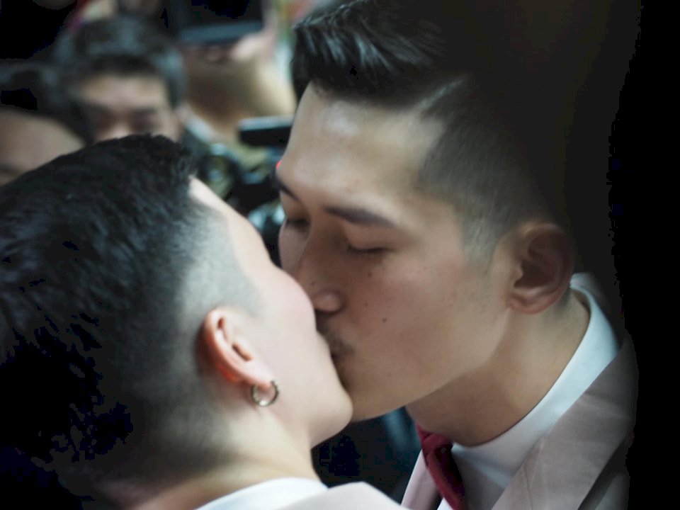 紅毯那端 ／戶政湧同志登記結婚潮 同志：登記3分鐘但這條路卻等了10年