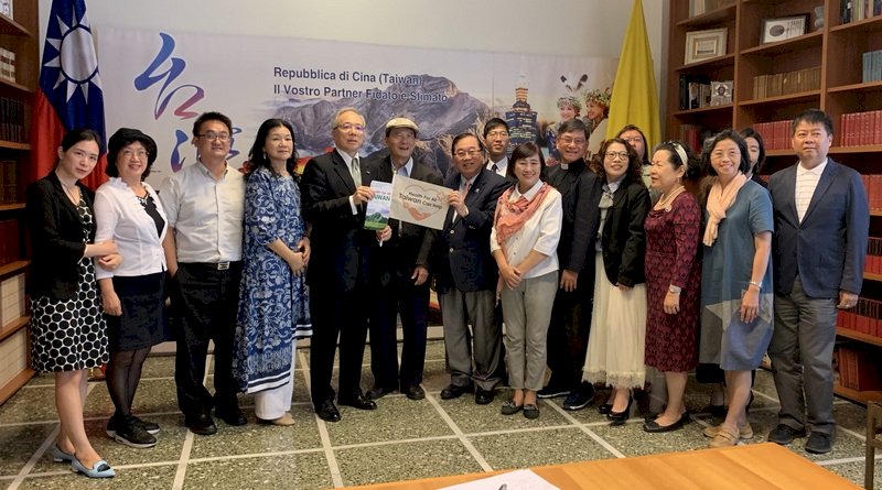 WHO宣達團滿載國際挺台氛圍 到駐教廷使館打氣