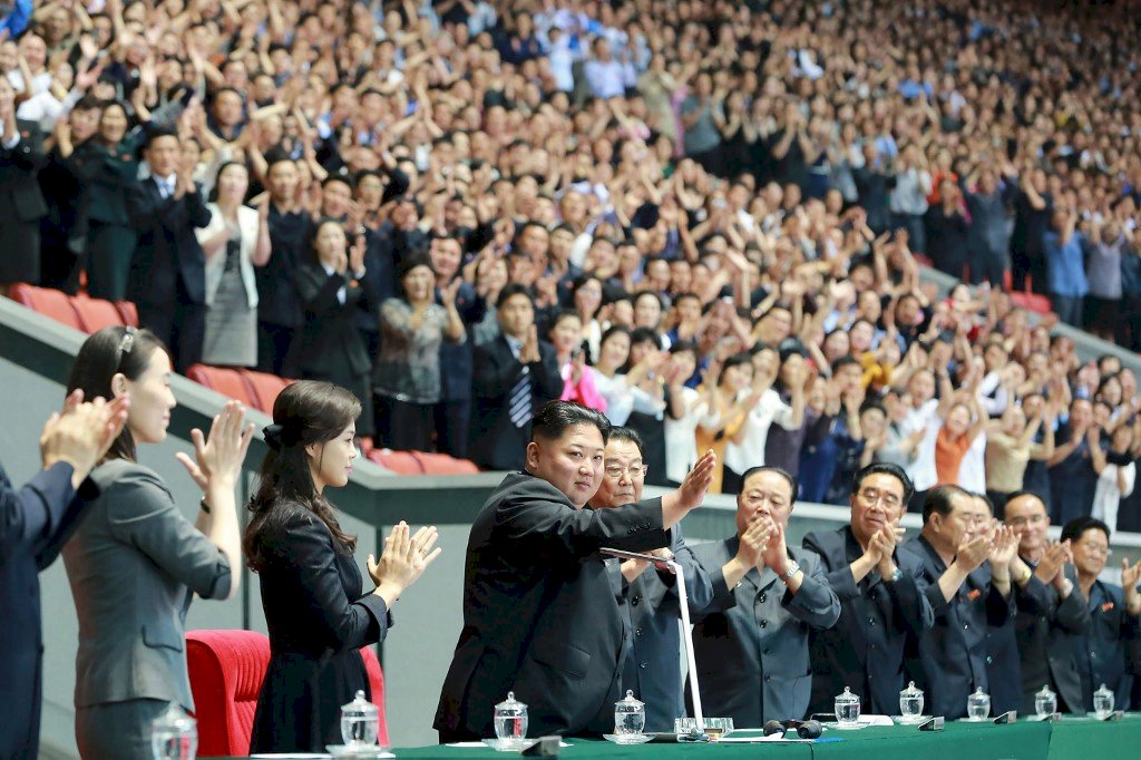 北韓團體操盛大上演 金正恩不開心