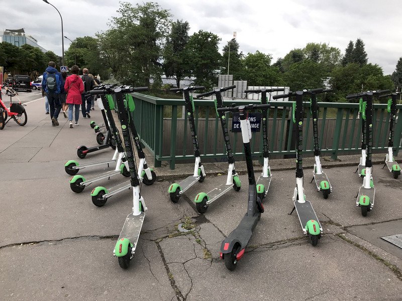 共享電動滑板車亂象叢生 巴黎4/2公投決定存廢