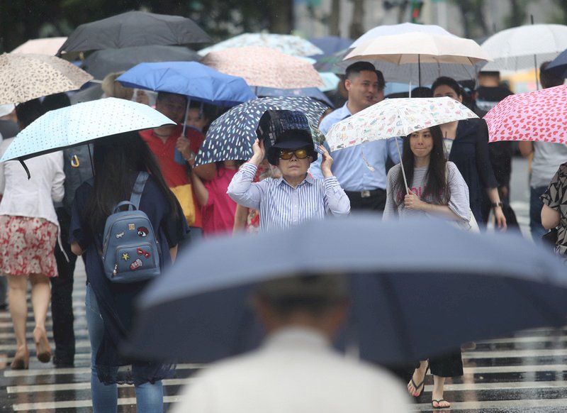 鋒面來到北部  今晚留意強降雨