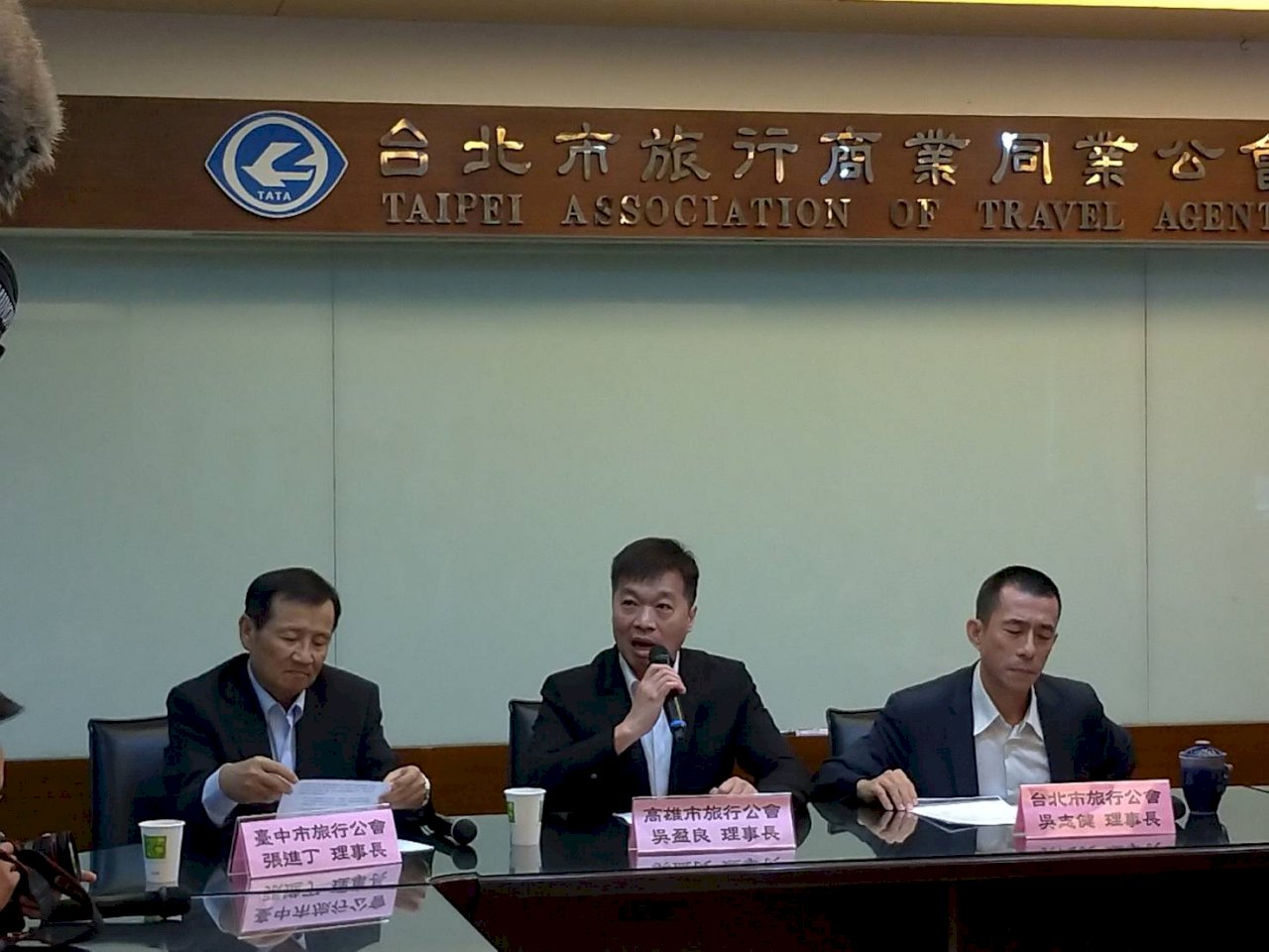 反突襲罷工旅行業怒吼 25日長榮航運大樓抗議