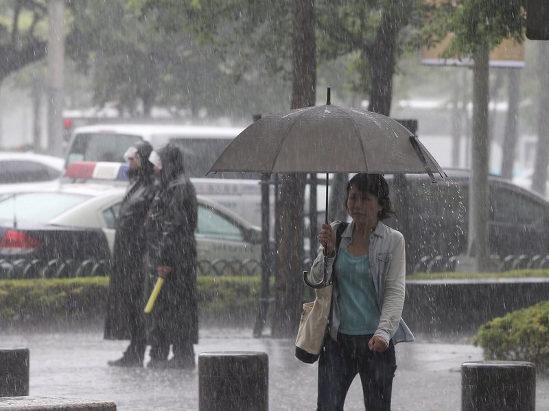 午後對流旺 15縣市大雨特報