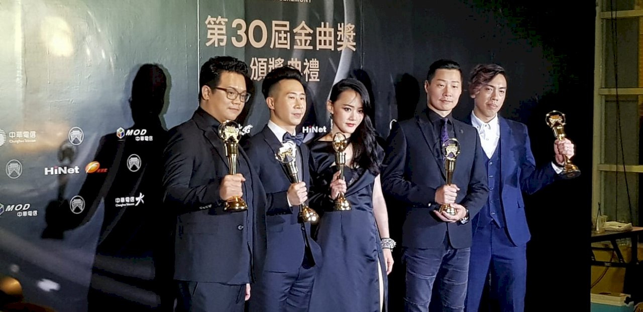 金曲30／奪最佳樂團 閃靈不忘喊「香港加油 台灣萬歲」