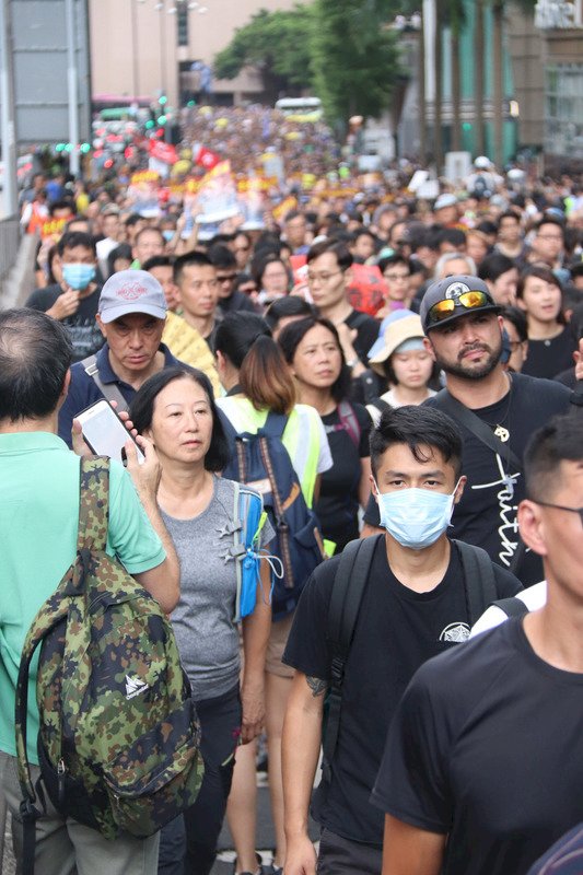 不滿特首漠視民意 200香港公務員不排除罷工