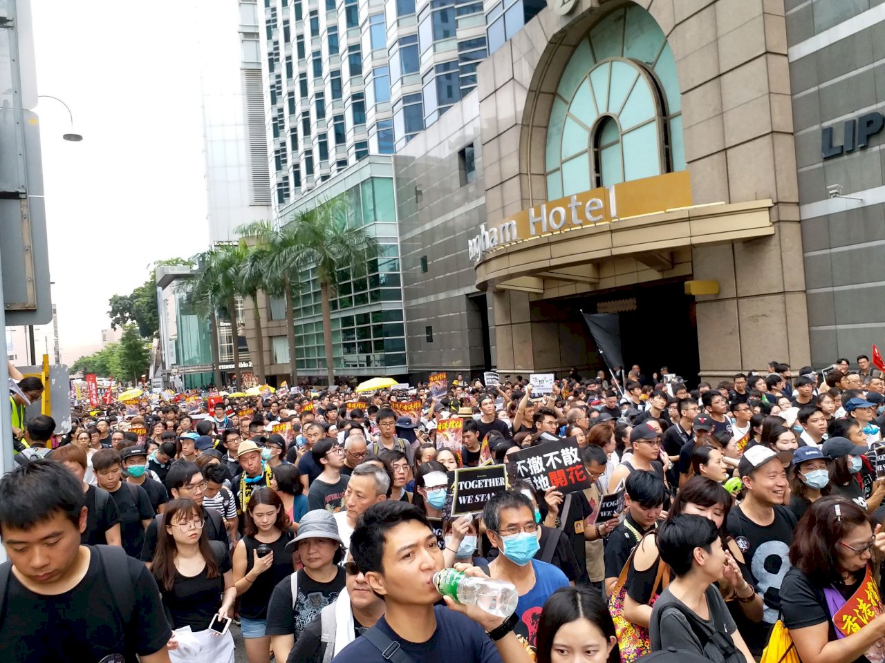 九龍大遊行逾23萬人參與 民眾高喊「香港人加油」