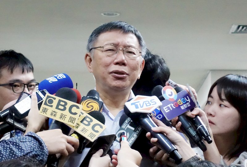 郭台銘喊話要合作 柯文哲：初選後再煩惱還來得及