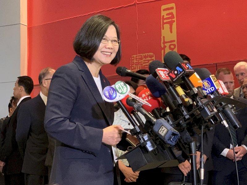 過境紐約 兩派人馬爆衝突 蔡總統盼理性表達意見