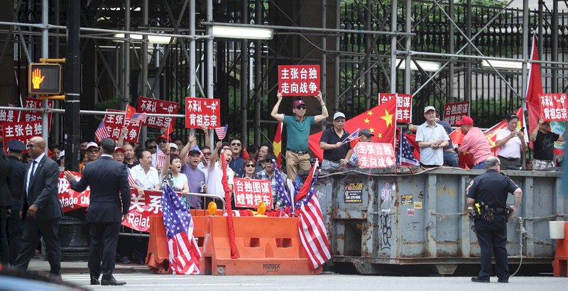 「支持臺灣人擁有主權！」紐約中國民運人士陳明
