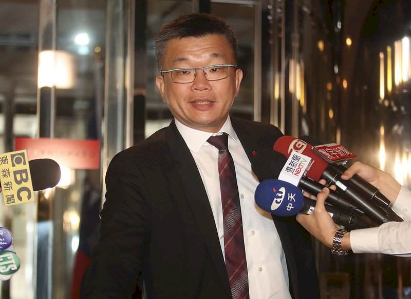 華航主管稱「全機僅蔡總統沒買免稅品」 蔡其昌提告