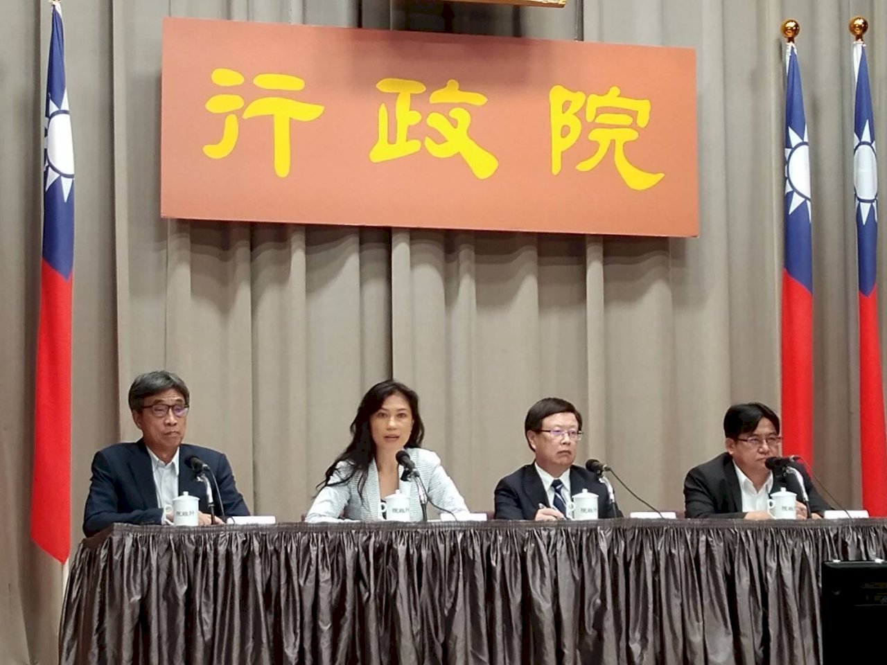 柯文哲批蘇「不要臉」政院：不必要情緒應放一邊