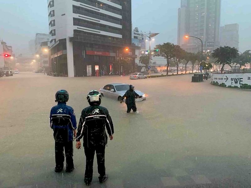 高屏累積雨量都破200毫米 今夜仍有大雨機率