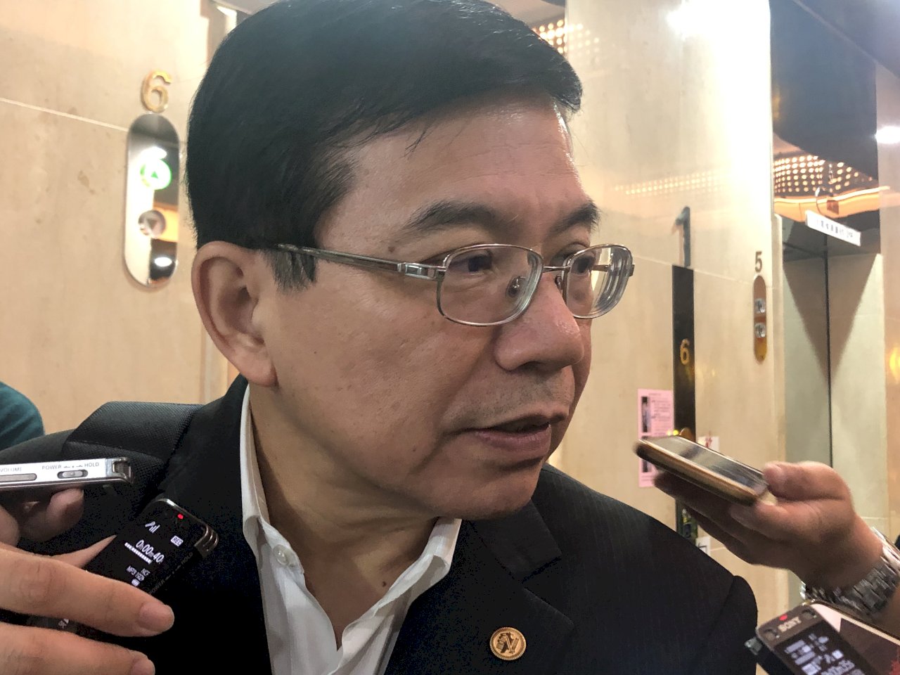 直搗華航 王國材要求謝董：明17時前公開說明