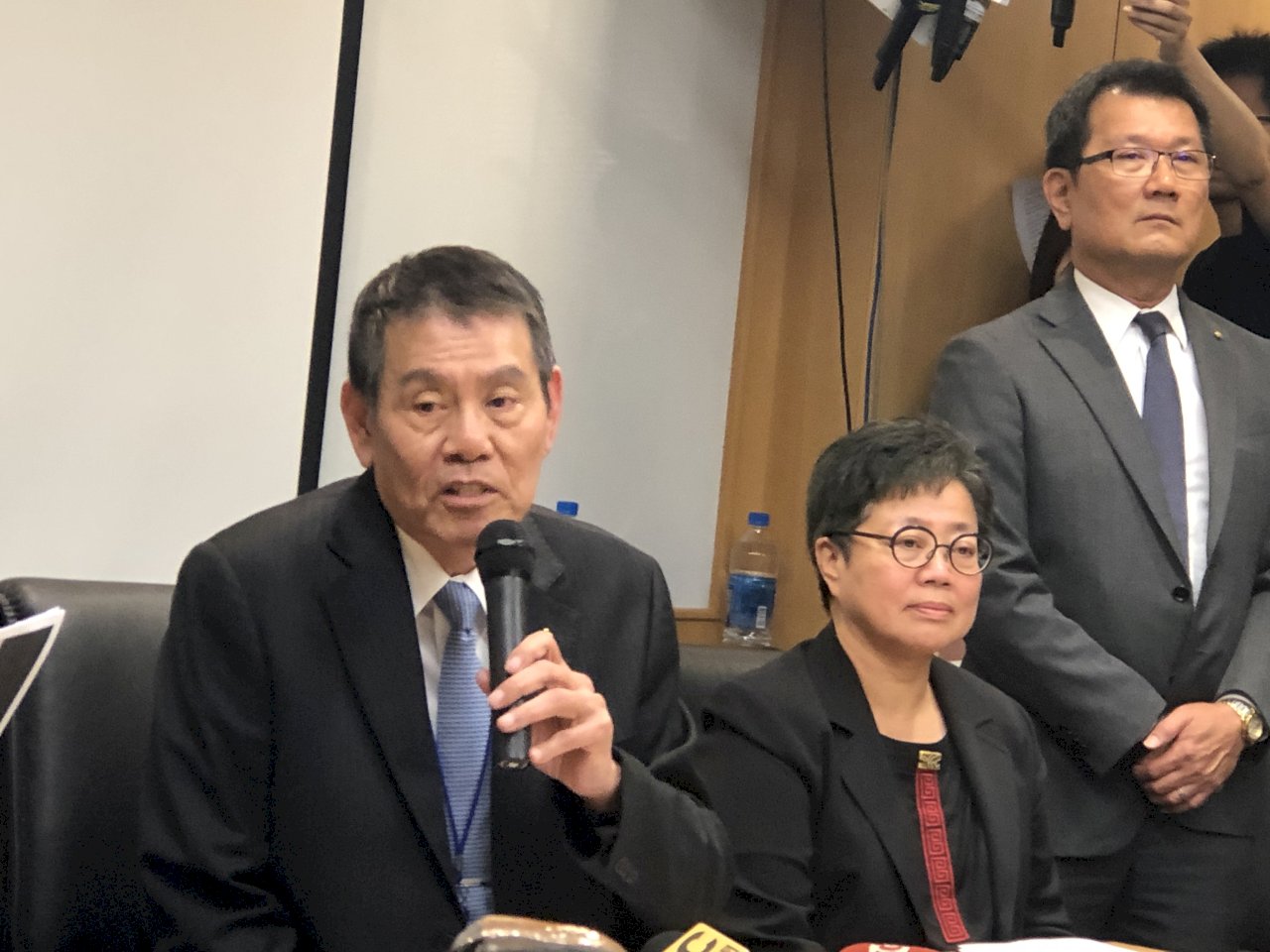 華航貨機師不滿減薪 董座謝世謙：另有獎勵