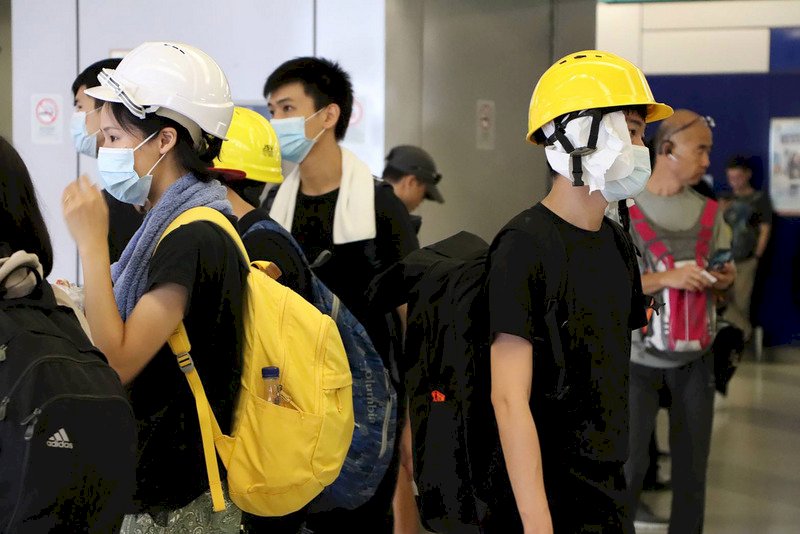 元朗反送中遊行 現場已聚600人且不斷增加