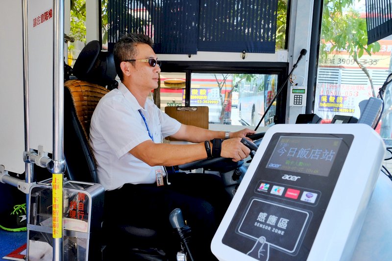 擴大高齡就業 大型車職業駕駛擬延至68歲