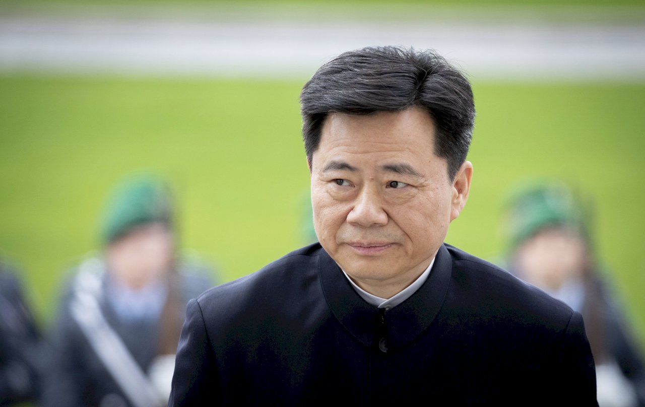 德國記者批監控言論 中國大使提前離場