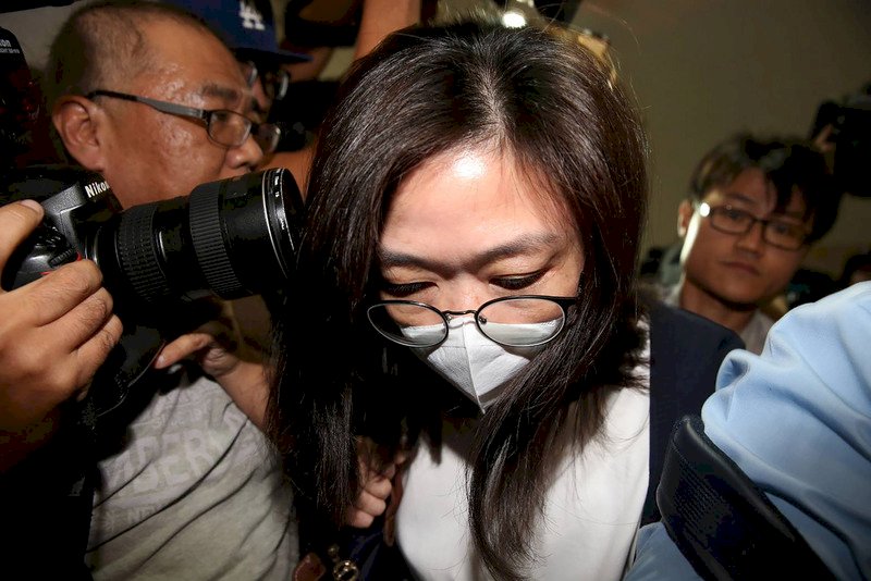菸品走私案 羅雅美邱彰信移送檢方複訊