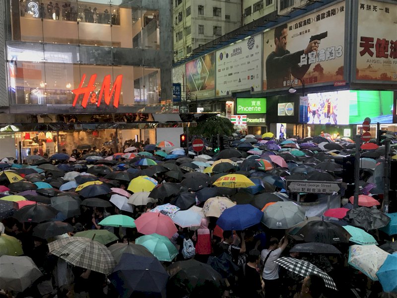 民陣在晚上近9時宣布維園集會解散