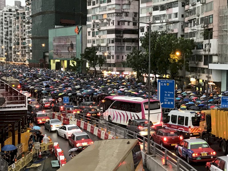 流水式集會 部分民眾入夜後繼續行動