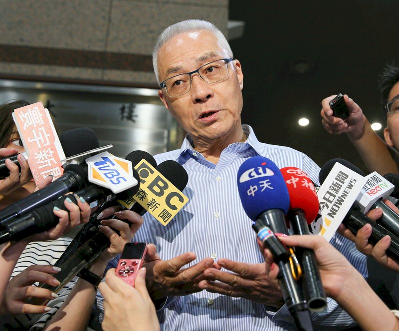 吳敦義盼一週內會郭台銘 郭辦：行程已滿