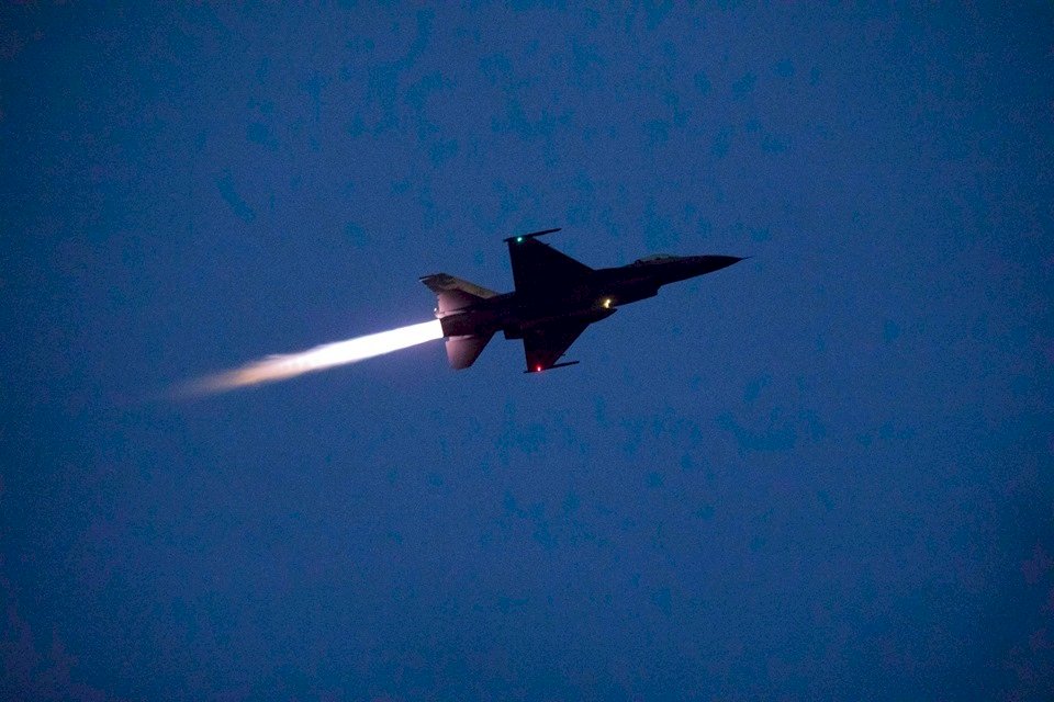 【更新】F-16花蓮外海失聯 海空全力搜救駕駛蔣正志