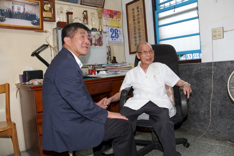 「一定做到我最後一刻！」全台最年長謝春梅老醫師辭世 享耆壽99歲