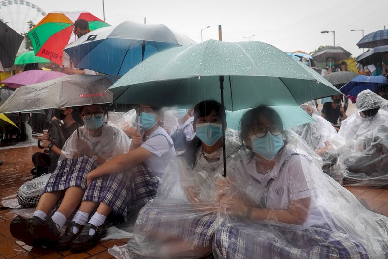 港網民發起三罷 中學大致平靜