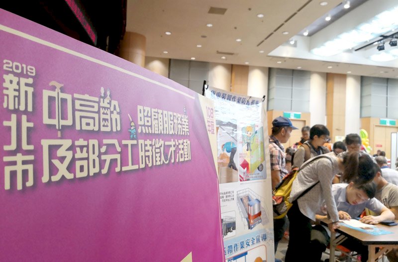 退休再等等！雇用中高齡勞工有獎勵