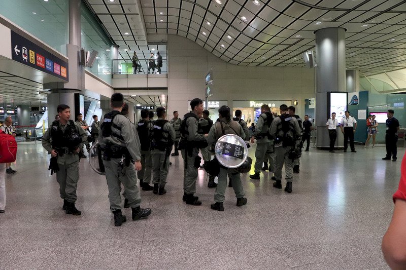 香港反送中網友號召週末癱瘓機場 港鐵部分停駛