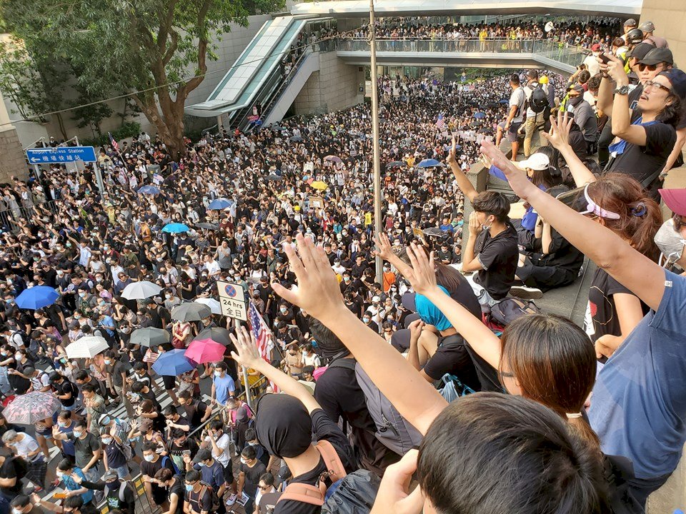 香港人權祈禱會提前結束 中環站傳警民衝突