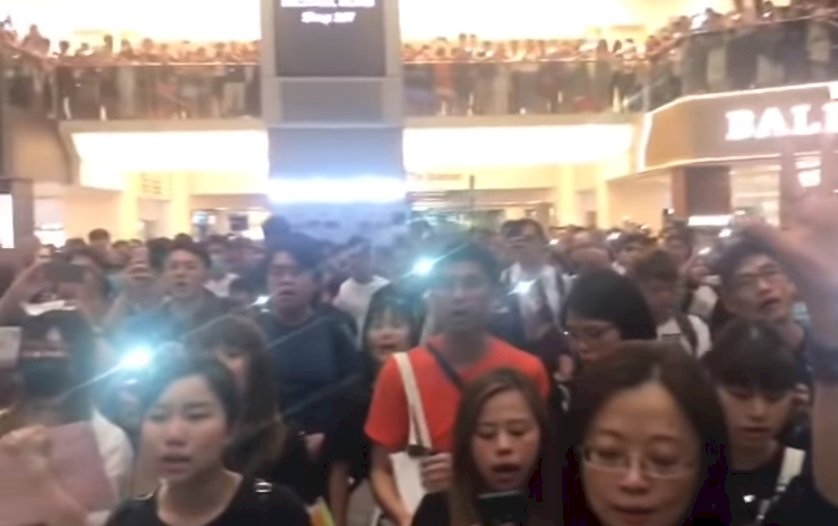 港民反送中合唱 天降腐蝕液釀6傷