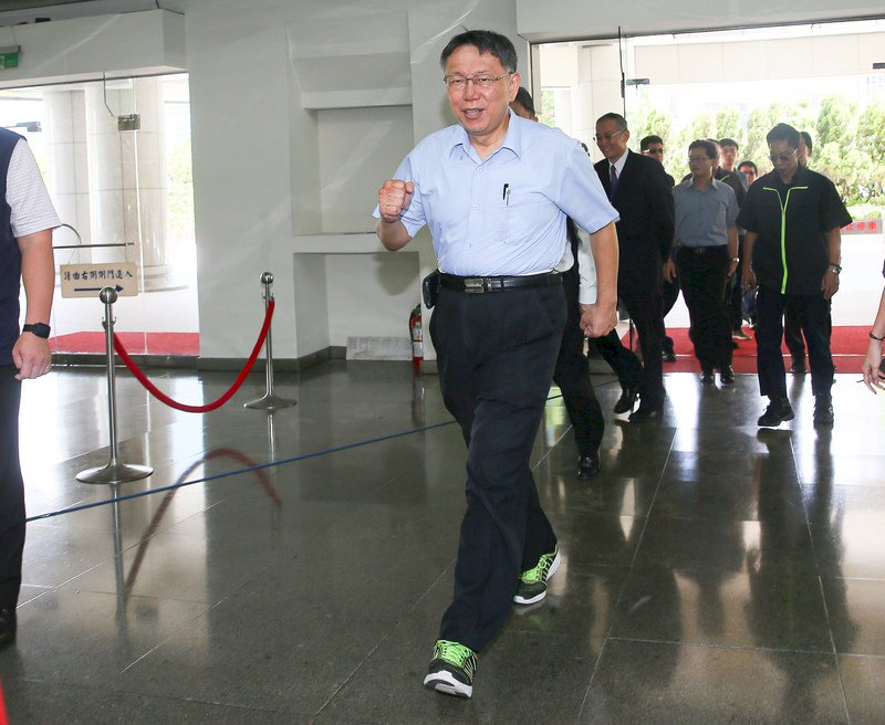 郭台銘退黨 柯文哲：盼台灣有機會脫離藍綠泥淖